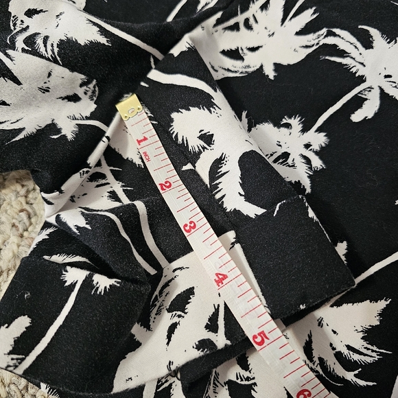 Apt. 9 Black and White Palm Tree Print Shorts - Size 16 - Picture 12 of 13